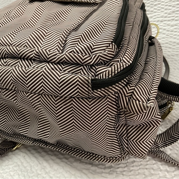 JuJuBe Be Right Back Chevron Patterned Queen of the Nile Diaper Bag Backpack - Picture 9 of 16
